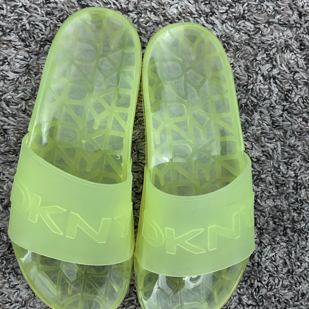 DKNY • Lime Neón Slides • sz 8 - Picture 2 of 8